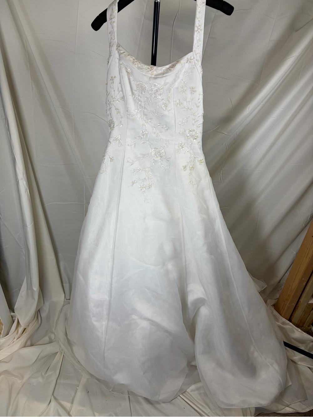 White Floral Embroidered Wedding Dress Bridal Gown Purple Lace-Up Back